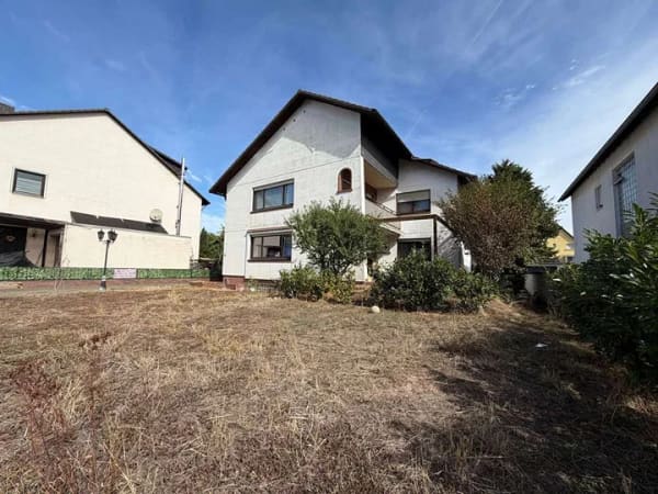 Immobilie in Schwetzingen - Zweifamilienhaus mit Ausbaupotenzial auf großzügigem Grundstück - Bild 2