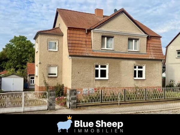 Immobilie in Nauen - Großzügiges Zweifamilienhaus mit zwei Wohneinheiten, Garagen und viel Potenzial - Bild 0