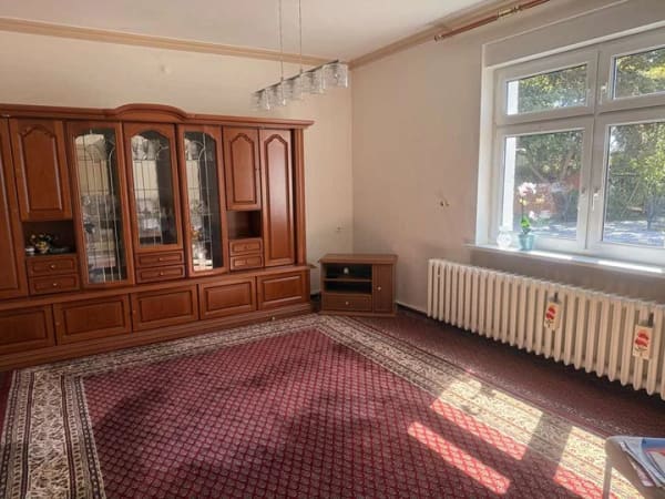 Immobilie in Nauen - Großzügiges Zweifamilienhaus mit zwei Wohneinheiten, Garagen und viel Potenzial - Bild 3