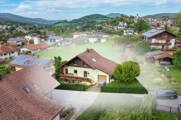 Immobilie in Lohberg - Wohnhaus mit begonnener Kernsanierung, Garage und Ausbaupotenzial! - Bild 0