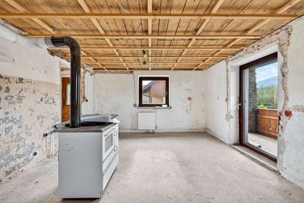 Immobilie in Lohberg - Wohnhaus mit begonnener Kernsanierung, Garage und Ausbaupotenzial! - Bild 1