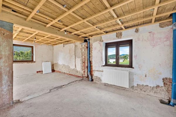 Immobilie in Lohberg - Wohnhaus mit begonnener Kernsanierung, Garage und Ausbaupotenzial! - Bild 2