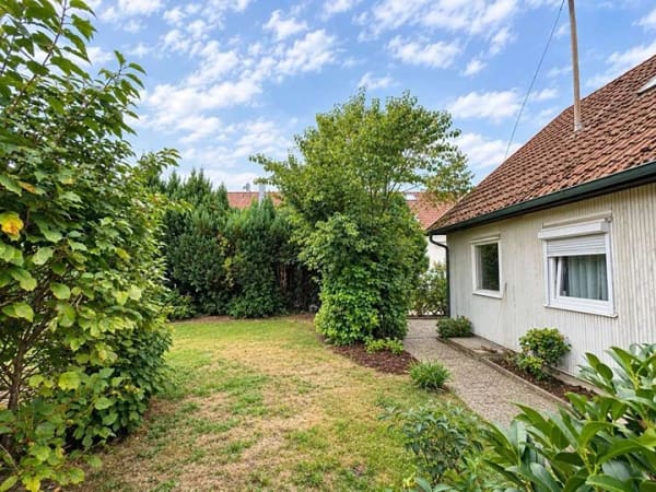 Immobilie in Unterensingen - Familienfreundliches Einfamilienhaus mit schönem Garten  - Bild 2