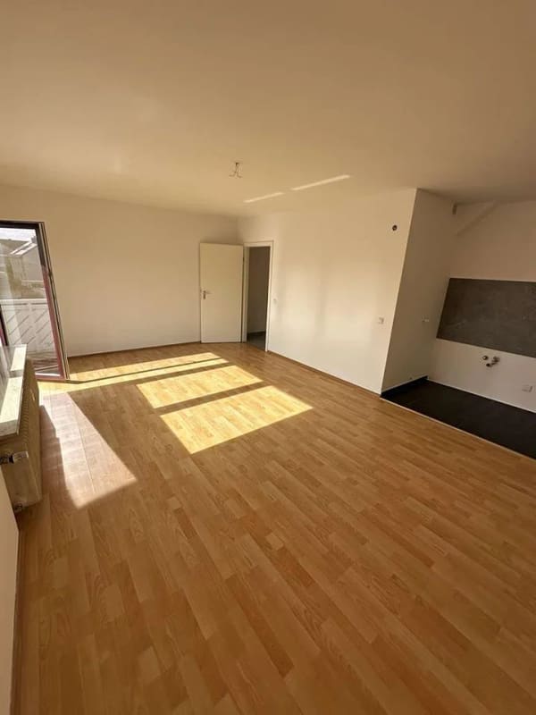 Immobilie in Flörsheim - Lichtdurchflutete, sanierte, bezugsfreie 1 Zimmer Wohnung in Top Lage mit Balkon und Stellplatz - Bild 3