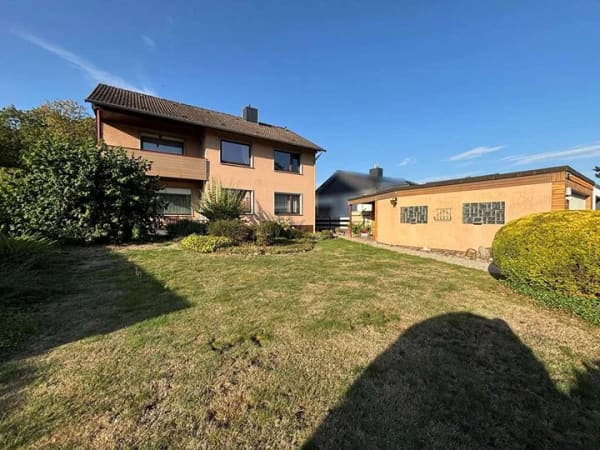 Immobilie in Elze - Ein- bis Zweifamilienhaus mit viel Platz für Ihre Ideen in Elze! - Bild 1