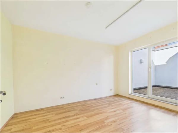 Immobilie in Mainaschaff - 3-Zimmerwohnung mit XXL-Sonnenterrasse in Mainaschaff zum Verwirklichen - Bild 1
