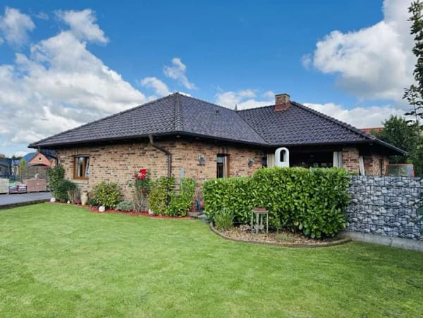 Immobilie in Wirdum - Ruhe trifft Wohnkomfort!
Sehr gepflegter L-Bungalow mit Doppelgarage, 3 Terrassen und herrlichem Fe - Bild 3