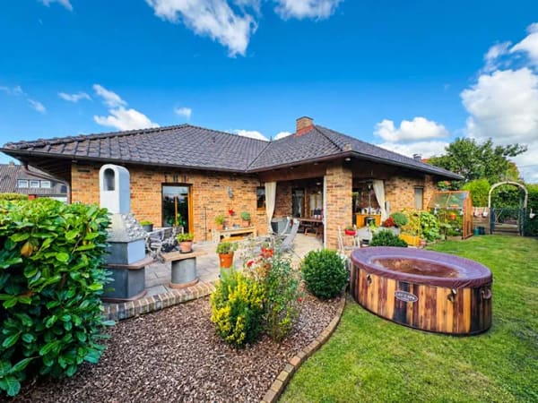Immobilie in Wirdum - Ruhe trifft Wohnkomfort!
Sehr gepflegter L-Bungalow mit Doppelgarage, 3 Terrassen und herrlichem Fe - Bild 4