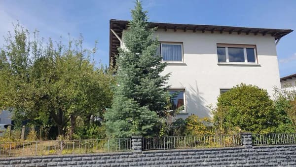 Immobilie in Linden - Attraktives Haus mit zwei Wohnungen und schönem Garten - Bild 0
