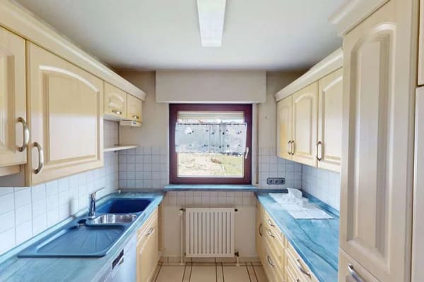 Immobilie in Großbettlingen - Schönes Familienhaus mit offenem Wohnbereich, Kamin und Galerie - Bild 1