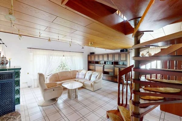 Immobilie in Großbettlingen - Schönes Familienhaus mit offenem Wohnbereich, Kamin und Galerie - Bild 2