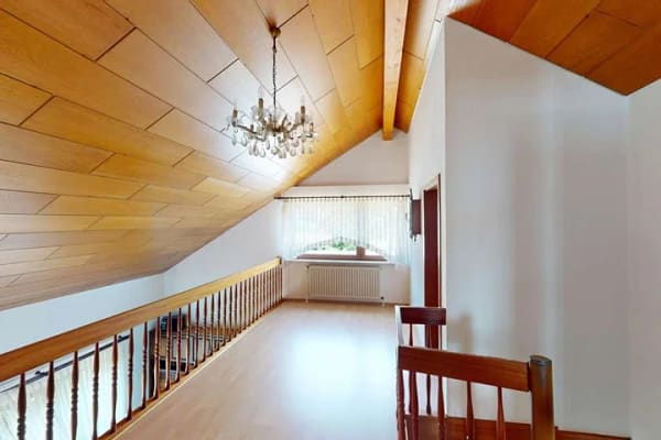 Immobilie in Großbettlingen - Schönes Familienhaus mit offenem Wohnbereich, Kamin und Galerie - Bild 3