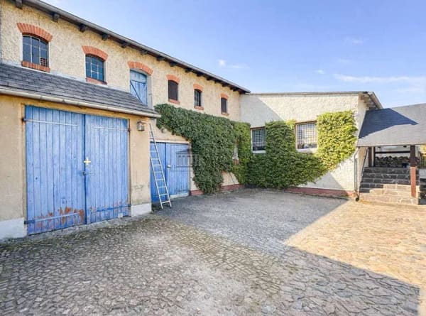 Immobilie in Storkow (Mark) - Wohnen und Arbeiten in Storkow: Haus mit zusätzlicher Wohnung und 590 m² Hallenfläche - Bild 0