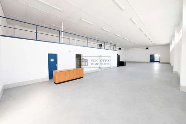 Immobilie in Storkow (Mark) - Wohnen und Arbeiten in Storkow: Haus mit zusätzlicher Wohnung und 590 m² Hallenfläche - Bild 1