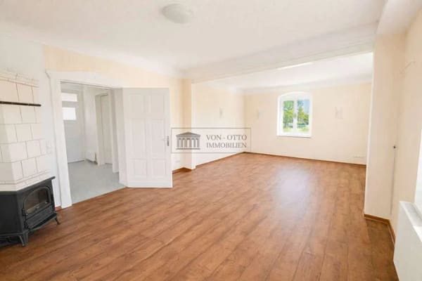 Immobilie in Storkow (Mark) - Wohnen und Arbeiten in Storkow: Haus mit zusätzlicher Wohnung und 590 m² Hallenfläche - Bild 2