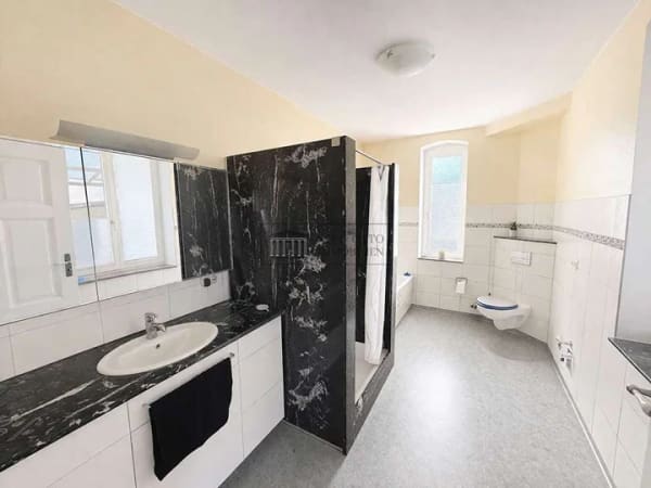 Immobilie in Storkow (Mark) - Wohnen und Arbeiten in Storkow: Haus mit zusätzlicher Wohnung und 590 m² Hallenfläche - Bild 4