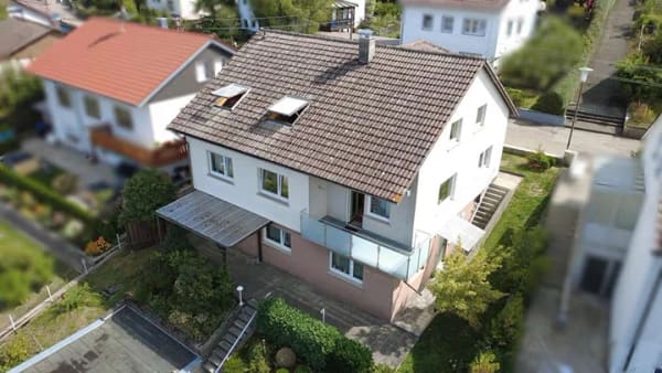 Immobilie in Geislingen an der Steige - Wohnen, vermieten, wachsen – dieses Zweifamilienhaus in Aufhausen bietet drei fertige Wohnwelten u - Bild 1