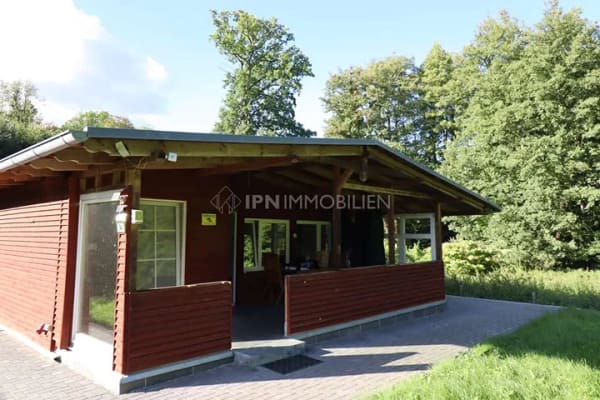 Immobilie in Lalendorf - Ihr Lieblingsplatz im Grünen – gepflegter Ferienbungalow mit Bootsliegeplatz und eigenem Grundstück - Bild 2