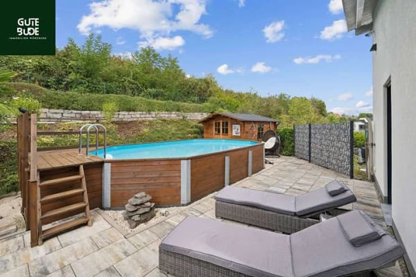 Immobilie in Estenfeld - Ein Zuhause der Extraklasse – Pool, Sauna, großer Garten & maximale Privatsphäre in Estenfeld bei WÜ - Bild 4