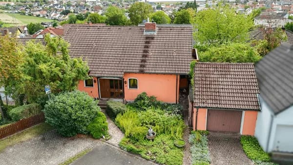 Immobilie in Waldbrunn - Viel Raum für die ganze Familie – Großzügiges Einfamilienhaus mit Einliegerwohnung! - Bild 1