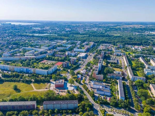 Immobilie in Stralsund - Vermietete Immobilie mit zwei Gewerbeeinheiten und einer Eigentumswohnung - Bild 2