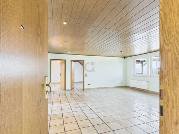Immobilie in Nörvenich - Solide Dachgeschoßwohnung mit Terrasse in dörflicher Lage - Bild 3