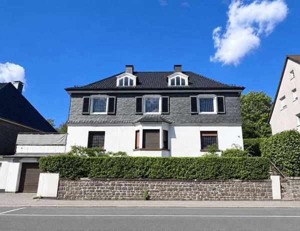 Immobilie in Ennepetal - Viel Platz, viel Potenzial – großzügige unsanierte 5-Zimmer-Wohnung mit Garten in Ennepetal - Bild 1