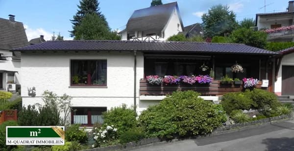 Immobilie in Engelskirchen - Gepflegtes Zweifamilienhaus mit Garage und Doppelcarport sucht neuen Eigentümer - Bild 1