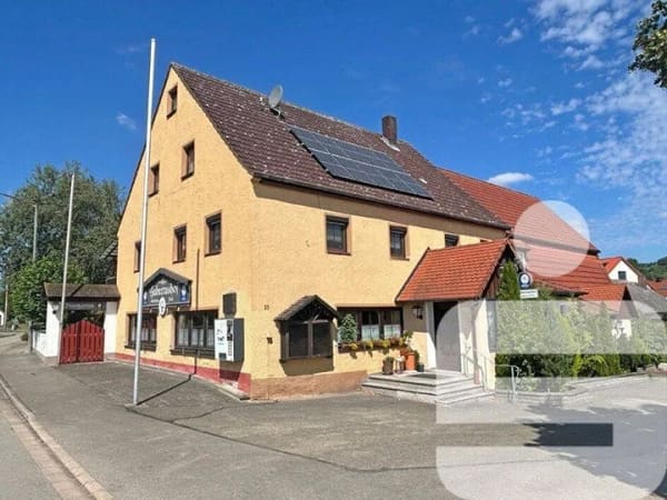 Immobilie in Pleinfeld - Ehemaliger Hubertushof mit Wohnungen und Biergarten im Fränkischen Seenland - Bild 0