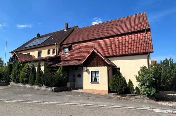 Immobilie in Pleinfeld - Ehemaliger Hubertushof mit Wohnungen und Biergarten im Fränkischen Seenland - Bild 3