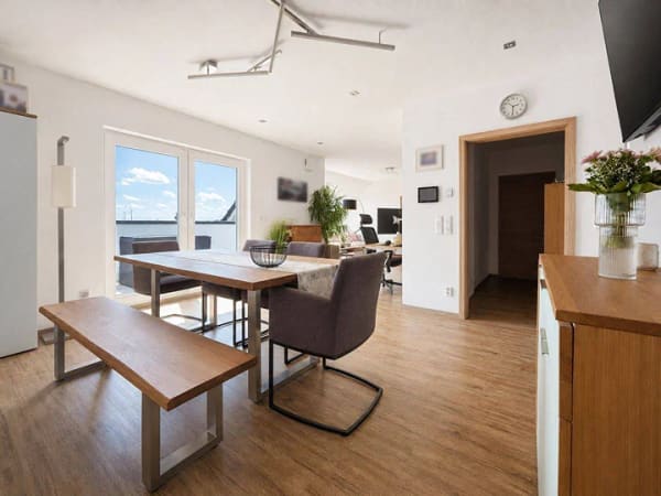 Immobilie in Hagenbüchach - Moderne 3,5-Zimmer-Dachgeschosswohnung mit Süd-Balkon, A+ & 2 Stellplätzen - Bild 2