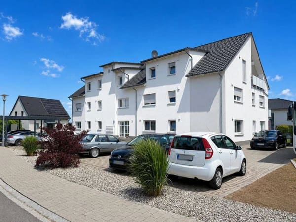 Immobilie in Hagenbüchach - Moderne 3,5-Zimmer-Dachgeschosswohnung mit Süd-Balkon, A+ & 2 Stellplätzen - Bild 4