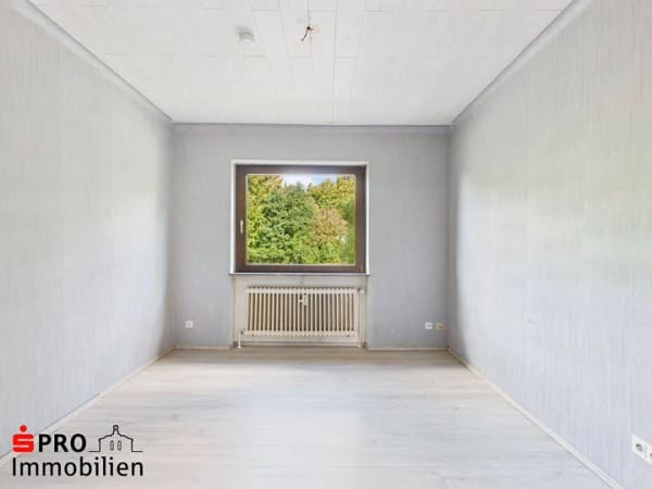 Immobilie in Großrosseln - Großzügiges Dreifamilienhaus mit Entwicklungspotenzial - Bild 2