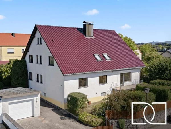 Immobilie in Rattelsdorf - Raumwunder! Modernisiertes Zweifamilienhaus mit idyllischem Naturgarten in ruhiger Lage - Bild 0
