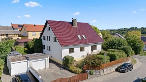 Immobilie in Rattelsdorf - Raumwunder! Modernisiertes Zweifamilienhaus mit idyllischem Naturgarten in ruhiger Lage - Bild 1