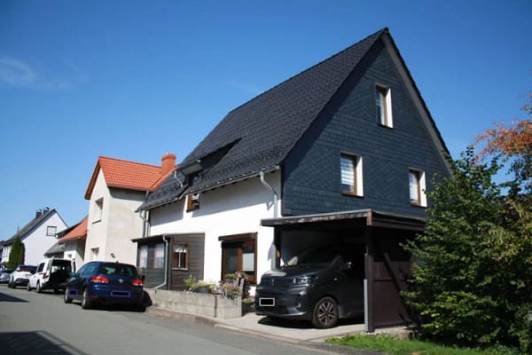 Immobilie in Erndtebrück - Familienfreundliches Einfamilienhaus mit Garten in ruhiger, jedoch zentraler Lage von Erndtebrück - Bild 1