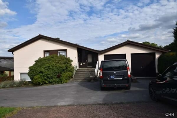 Immobilie in Osterode - Grosszügig geschnittenes Einfamilienhaus in Bungalowstil mit sep Einliegerwohnung in ruhiger Lage - Bild 0