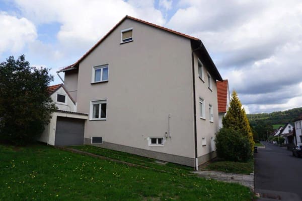 Immobilie in Malsfeld - Gepflegtes Zweifamilienhaus in ruhigem Wohngebiet. Keine Käuferprovision! - Bild 1