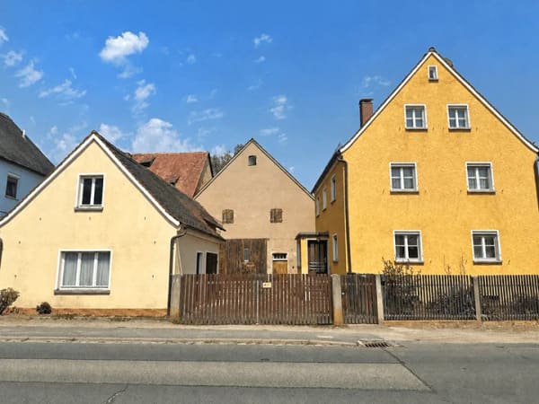 Immobilie in Ammerndorf - Wohnen und Arbeiten auf einem Grundstück - Wohnhaus mit Werkstatt und 2 Garagen - Bild 0