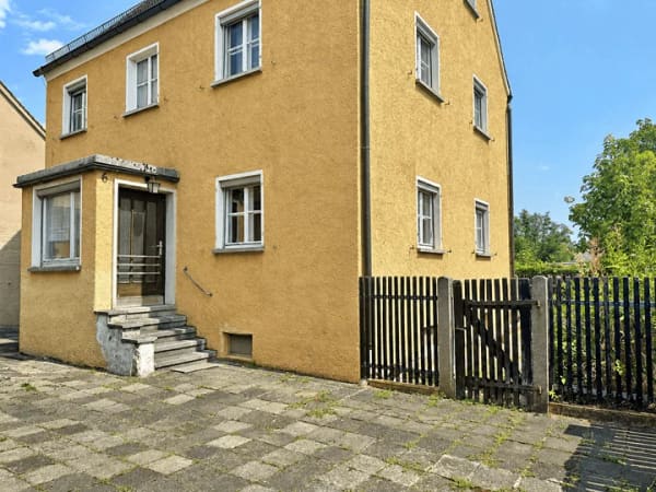 Immobilie in Ammerndorf - Wohnen und Arbeiten auf einem Grundstück - Wohnhaus mit Werkstatt und 2 Garagen - Bild 1