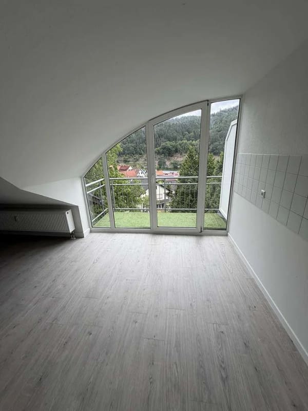 Immobilie in Weisenbach - Neuwertige 2 ZKB-DG-Wohnung mit 2 BKs, Weisenbach-Au, € 119.000,- - Bild 0