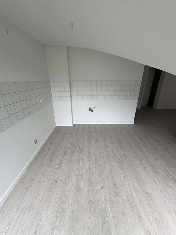 Immobilie in Weisenbach - Neuwertige 2 ZKB-DG-Wohnung mit 2 BKs, Weisenbach-Au, € 119.000,- - Bild 2