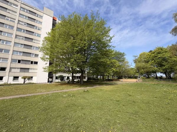 Immobilie in Ettlingen - Traumhafter Ausblick sucht neue Ideen – großzügige Wohnung mit Potenzial - Bild 4