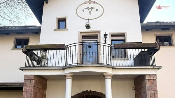Immobilie in Gersdorf - Historische Villa am Wald in Gersdorf | 12 Zimmer, 298 m² Wohnfläche & 2.098 m² Grundstück - Bild 2