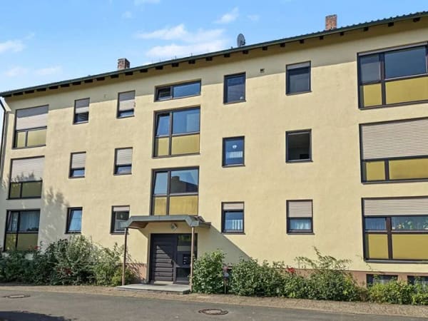 Immobilie in Kulmbach - Bezugsfreie, sonnige 3-Zimmer-Wohnung mit West-Balkon in Kulmbach und Blick auf die Kulmbacher Burg - Bild 0