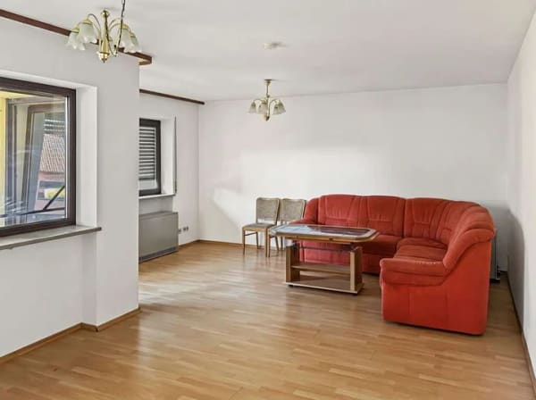 Immobilie in Kulmbach - Bezugsfreie, sonnige 3-Zimmer-Wohnung mit West-Balkon in Kulmbach und Blick auf die Kulmbacher Burg - Bild 2