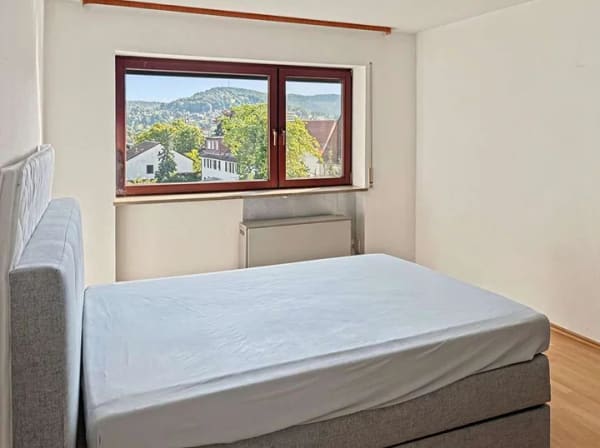 Immobilie in Kulmbach - Bezugsfreie, sonnige 3-Zimmer-Wohnung mit West-Balkon in Kulmbach und Blick auf die Kulmbacher Burg - Bild 3