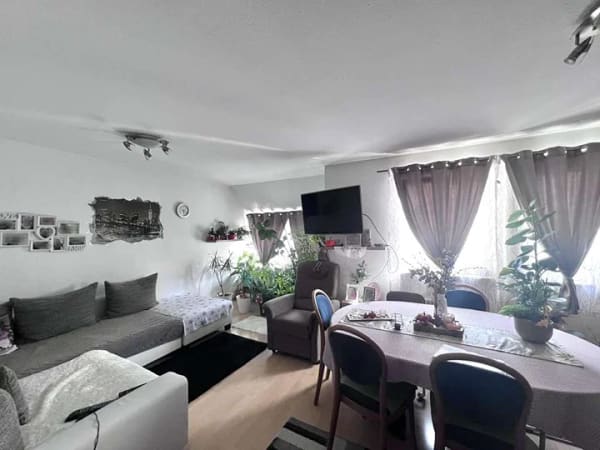 Immobilie in Ochsenhausen - 3,5-Zimmerwohnung mit TG-Stellplatz in zentraler Lage - Bild 3