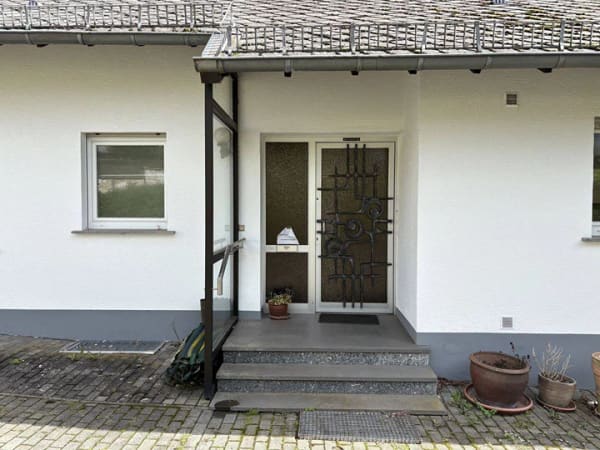 Immobilie in Bleialf - Geräumiges Einfamilienhaus mit Einliegerwohnung und großem Garten - Bild 2