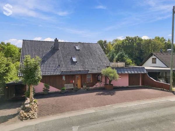 Immobilie in Nümbrecht - Großzügiges Architektenhaus mit Einliegerwohnung auf weitläufigem Grundstück - Bild 1